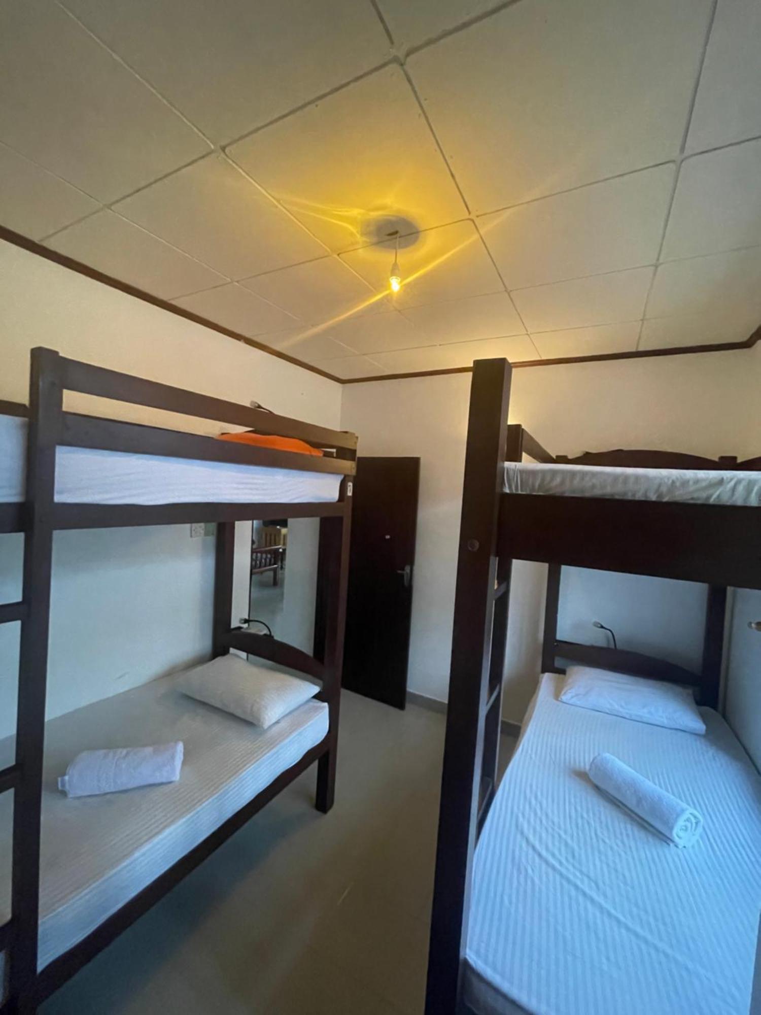 Sky Hostel Негомбо Екстер'єр фото